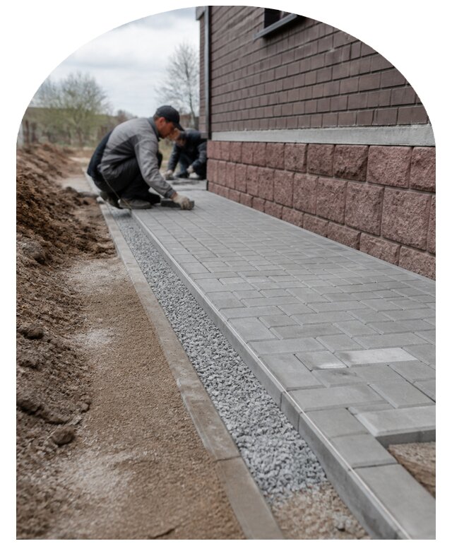 Отмостка из тротуарной плитки для дома под ключ в Химках